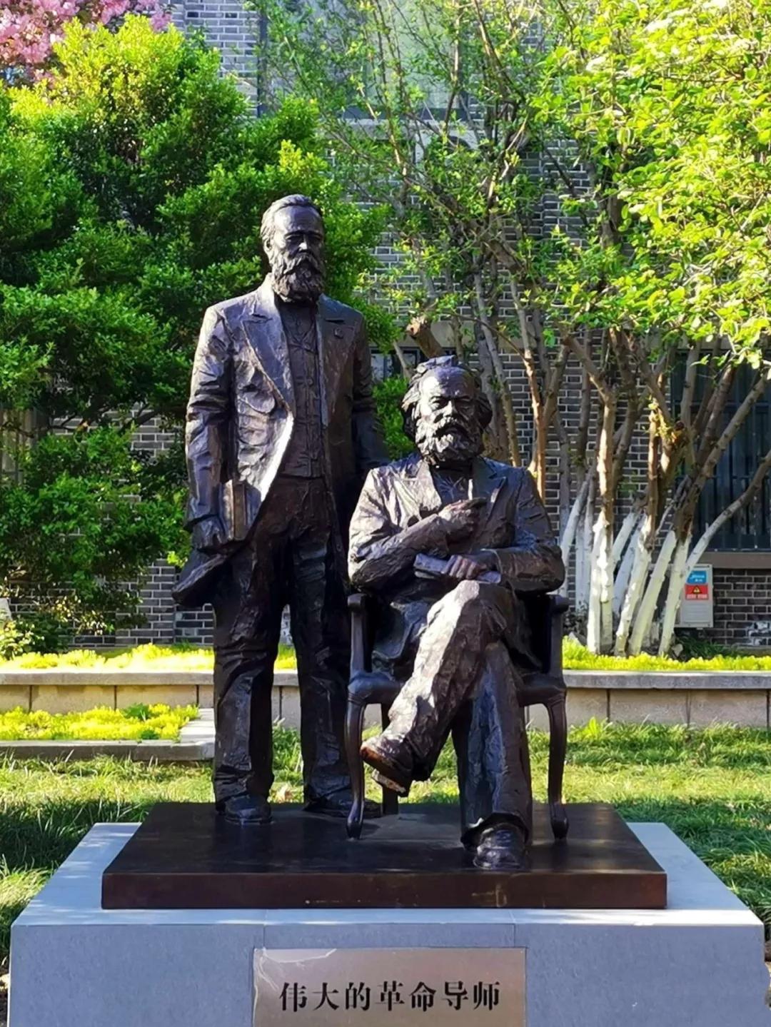 拾味扬州:扬大校园,精美雕塑