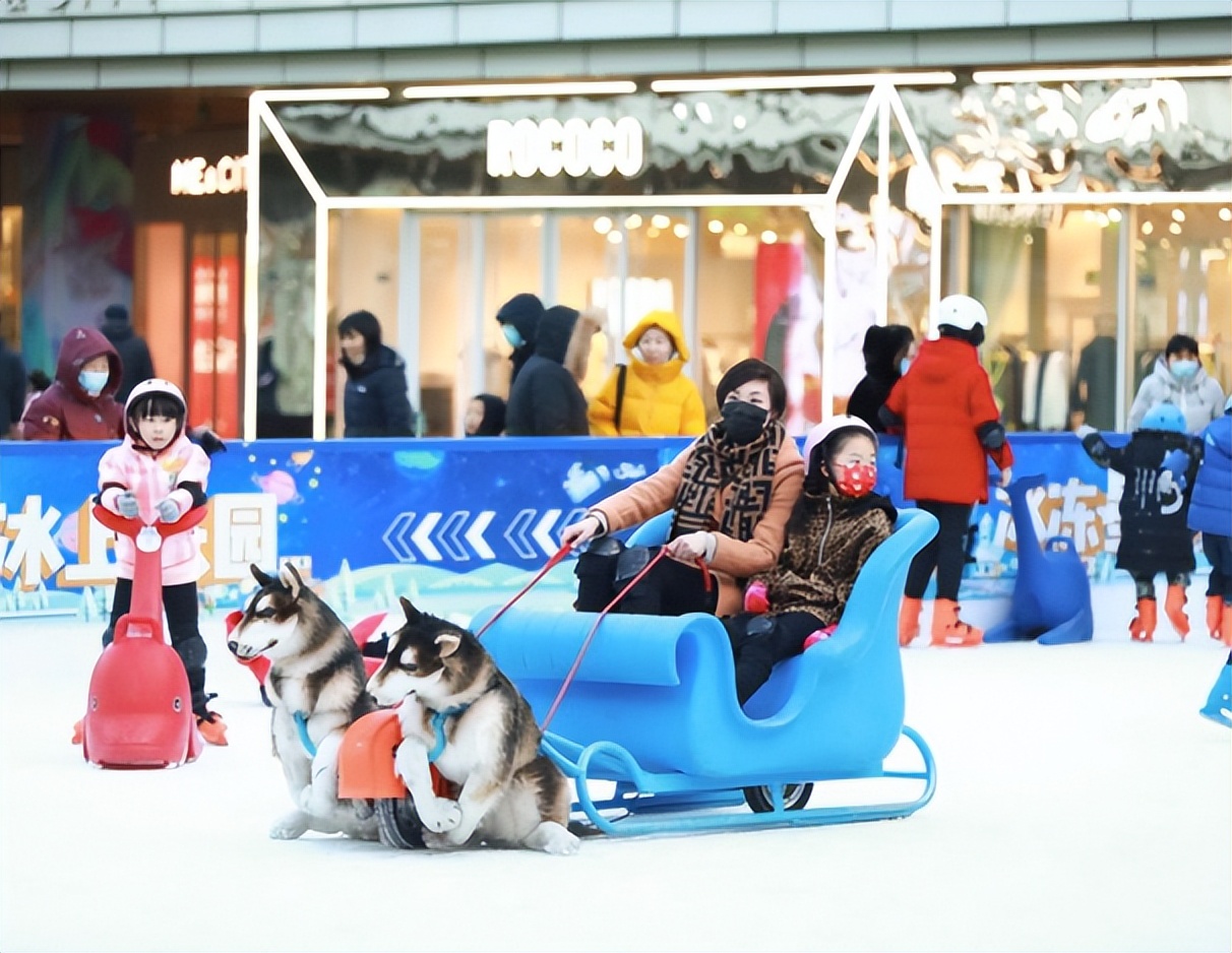 周末来首创奥莱冰冻星球，开启你的冰上冒险之旅