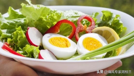 发现尿酸升高吃什么菜,发现尿酸偏高多久复查