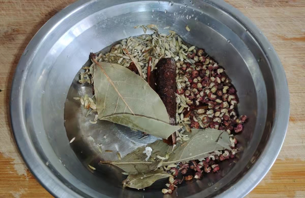 调肉馅不加水可以吗,正确调肉馅不柴的做法