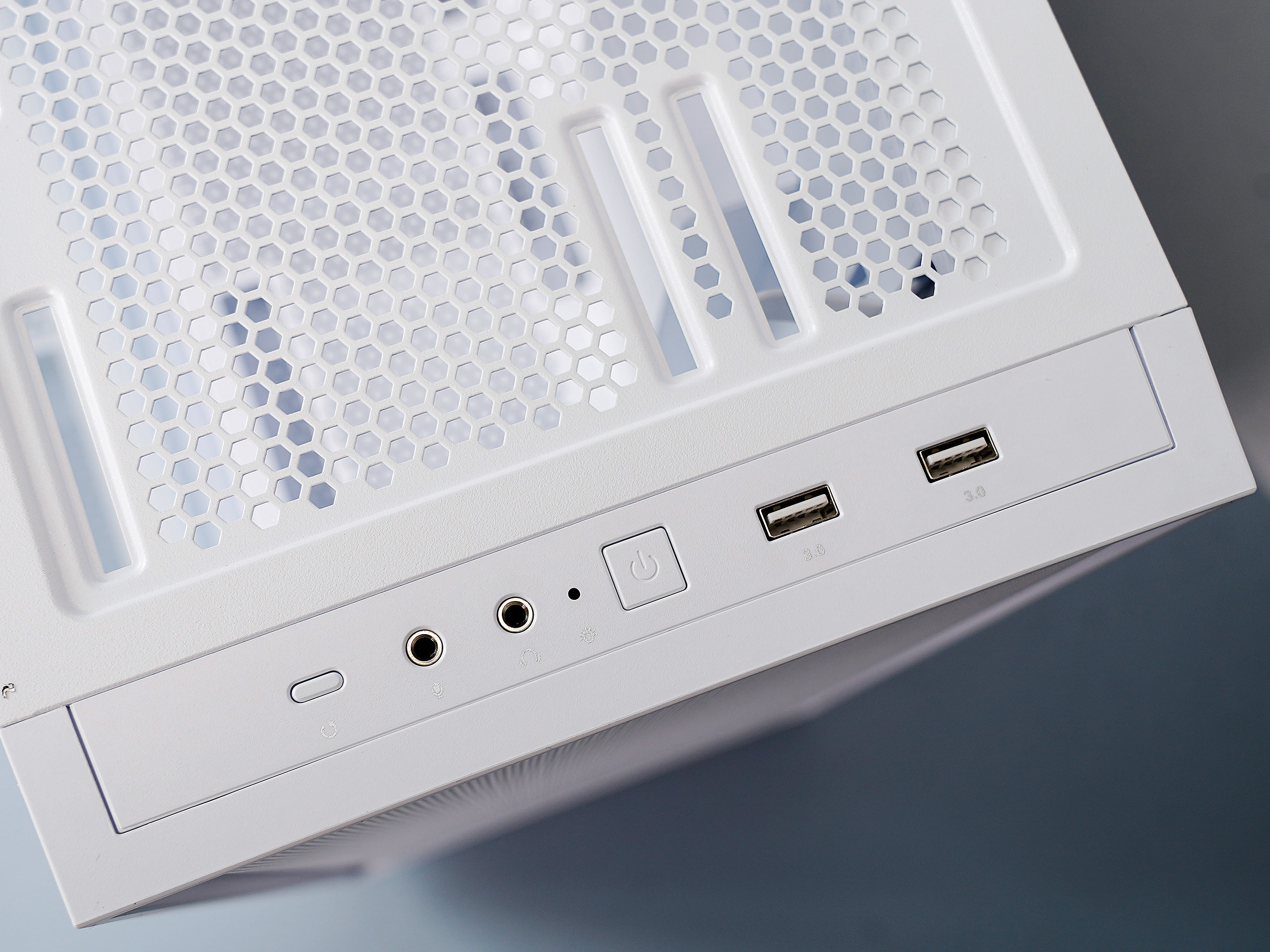 最新装机方式：背插式体验，I7+B760+RTX4070Ti攒台白白的主机