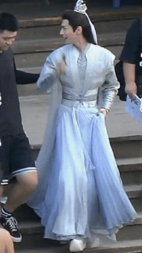 空气骑马、劈叉抱、鸟替，电视剧不敢拍的全景，真的不会笑场吗？