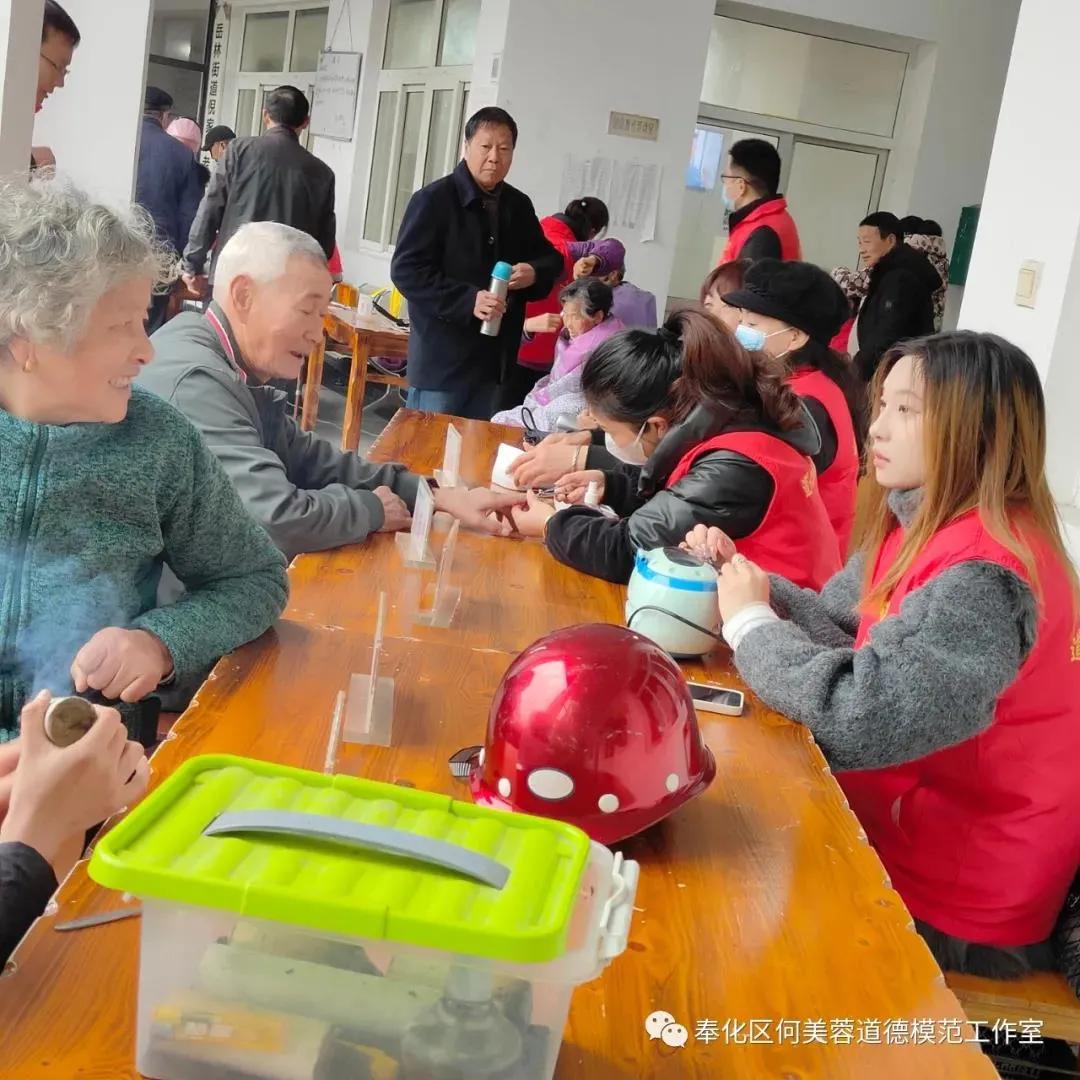 奉化区何美蓉道德模范工作室：便民利民零距离，公益服务暖人心