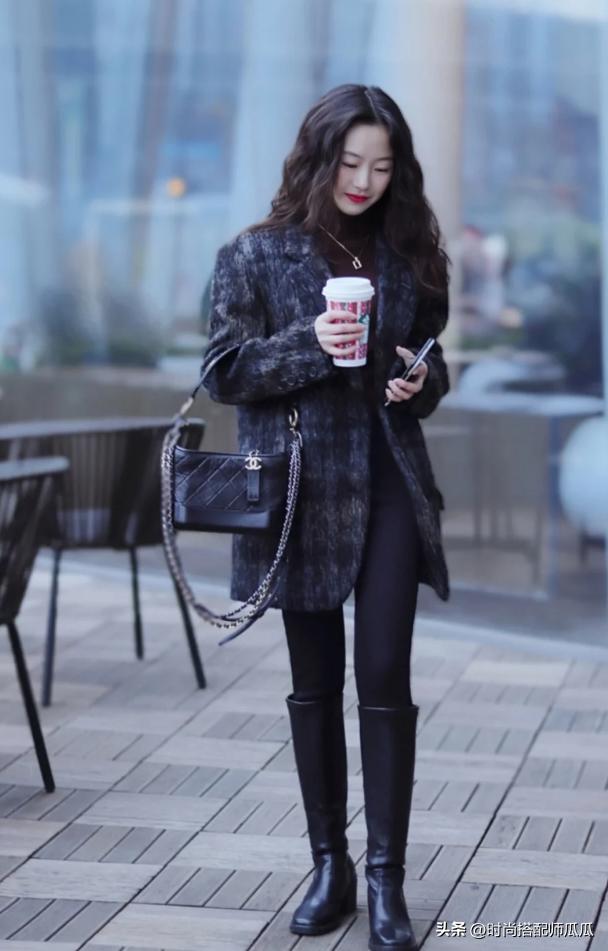 女人不管多懒，穿打*裤底**也别配运动鞋！瞧潮人这样穿，多时髦高级