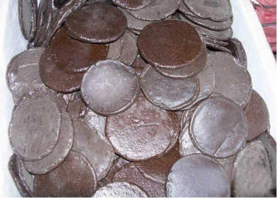 云南独龙江大量金蟾集结，网友：此乃祥瑞之兆，见金蟾就发大财！