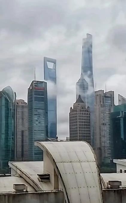 揭秘：上海工作氛围相对轻松，深圳同事亲身经历告诉你原因！