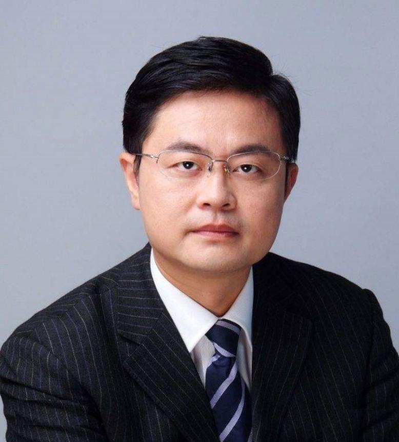 10年前被父母逼迫雪地奔跑,10年前被爸爸逼的雪地里跑步