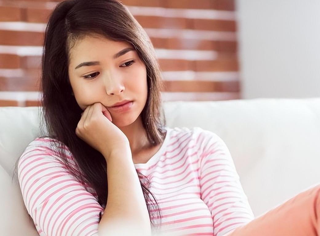 40岁女性下眼皮发黑是什么原因,女性腹股沟发黑是什么原因怎么办