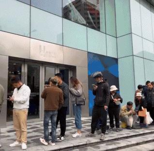 惊！号称日本排名第二的生吐司一条售价98元，顾客排长队，黄牛加价到300元