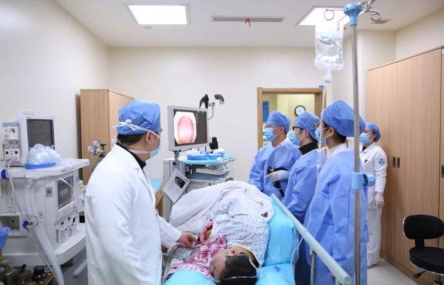 男医生给女性做“肠镜”检查，会觉得尴尬吗？不妨进来了解