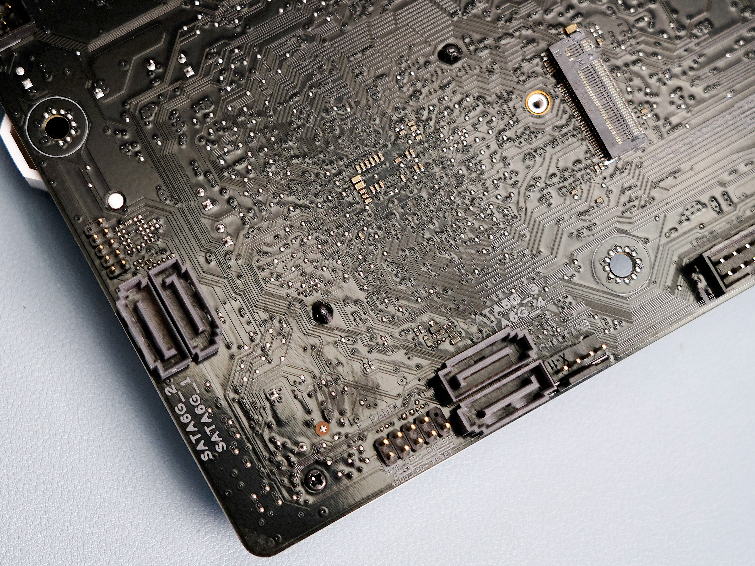 最新装机方式：背插式体验，I7+B760+RTX4070Ti攒台白白的主机