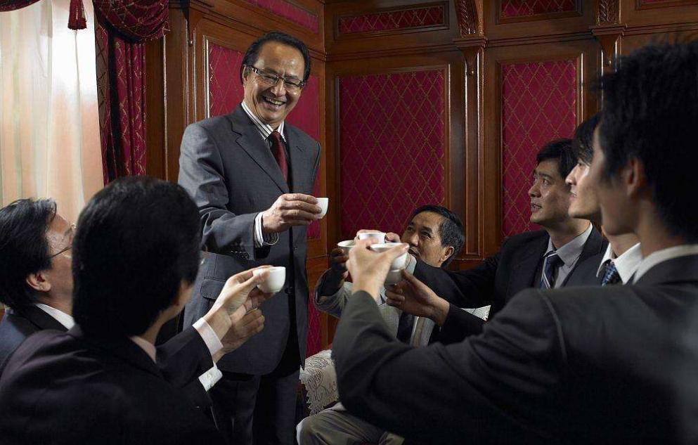 *昌星赖**的红楼，是如何让名牌女大学生成为公关的？没有他不敢干的