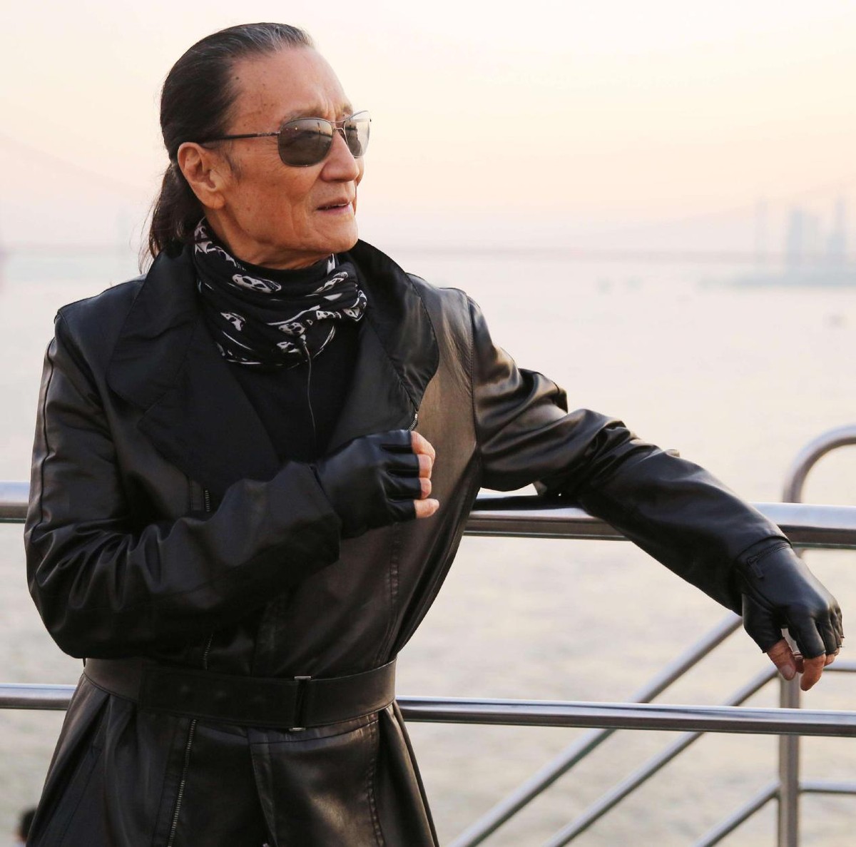 谢贤李小龙谁大,谢贤成龙