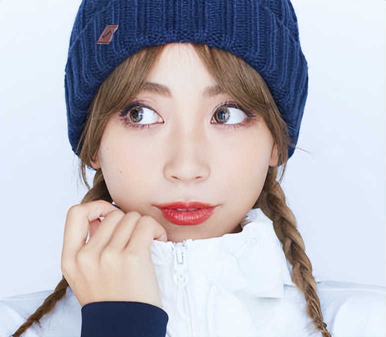 帽子怎么戴才能不压刘海,帽子怎么戴不压刘海