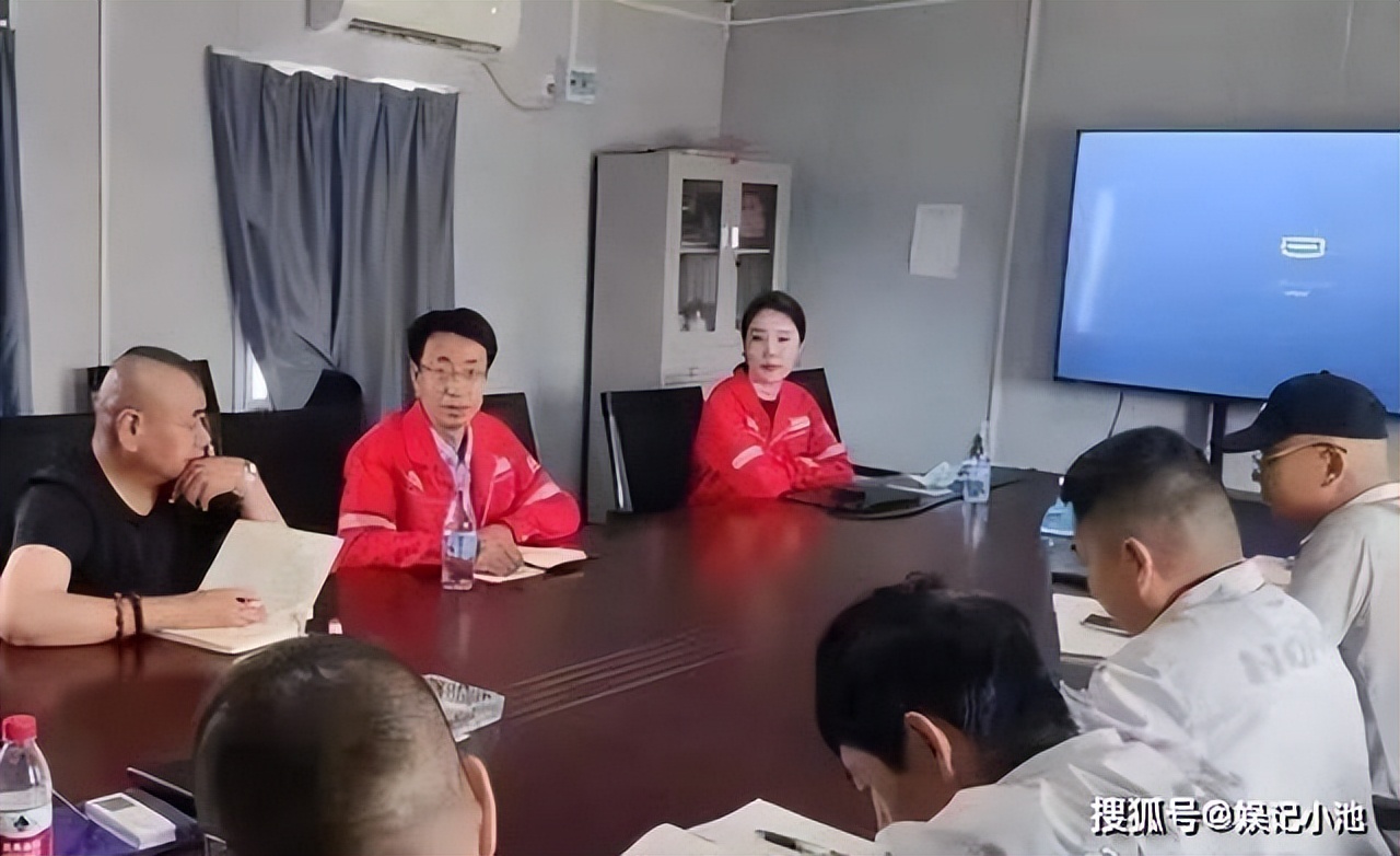 由成都街拍的国企老总和小三的剧情又现反转