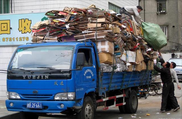 废品行业年入几十万的2个小生意,废品回收行业真的没落了吗