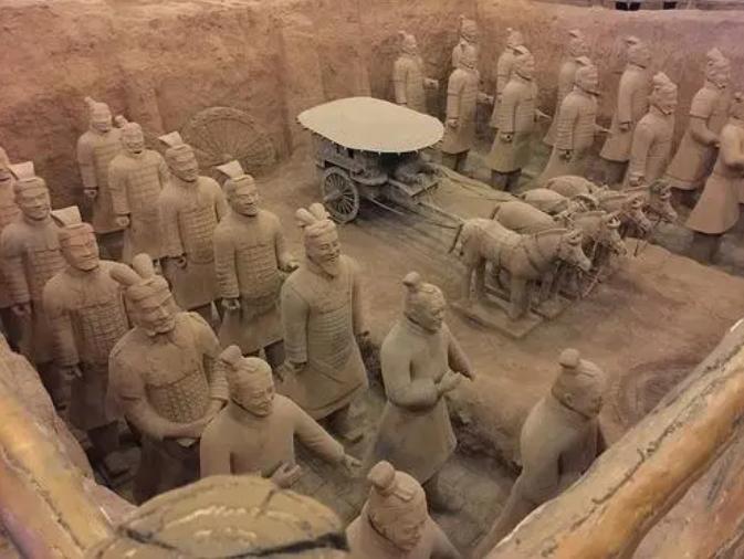 秦始皇博物馆兵马俑简介,秦始皇兵马俑是世界七大奇迹之一