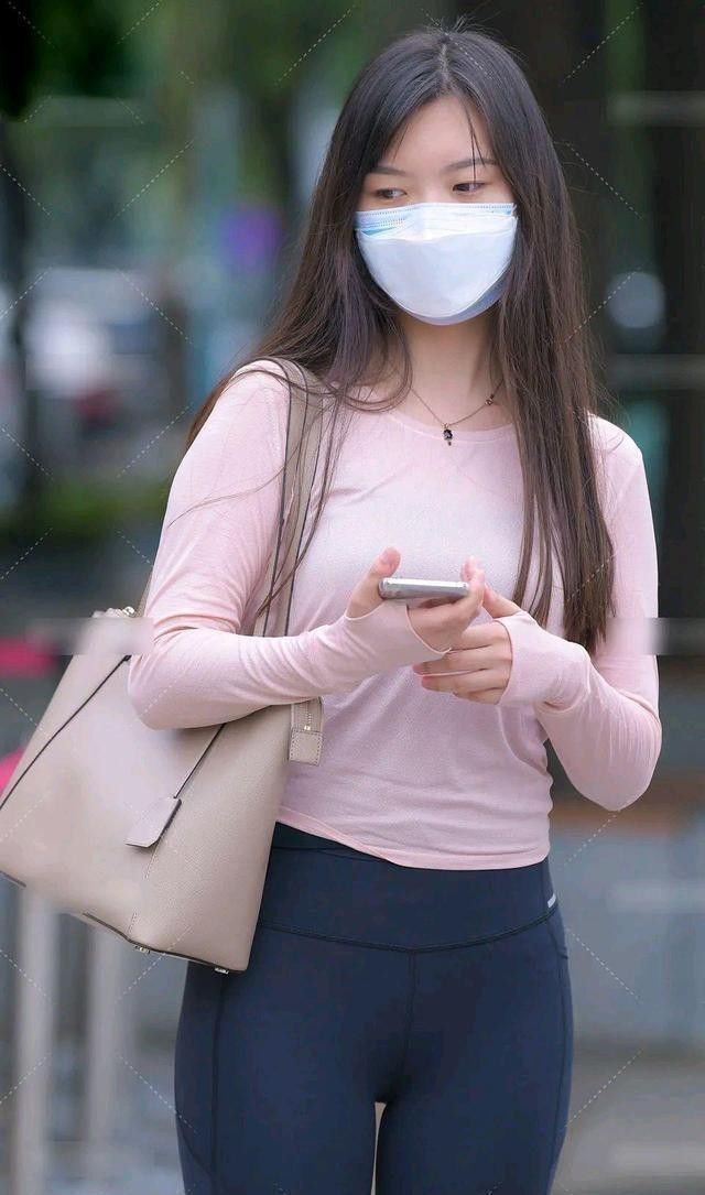 展现女性魅力的瑜伽裤,时尚瑜伽裤显优雅