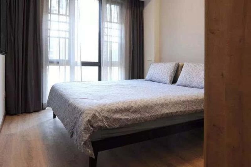 客厅整墙铁皮柜,80平米背景墙电视柜一体的效果图