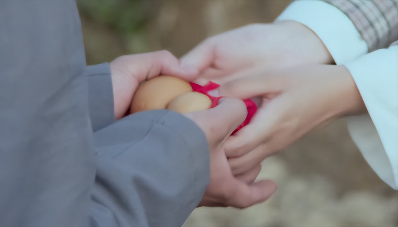 涂发胶抹口红，打仗住酒店，这些抗日剧，对得起以前的战士吗？