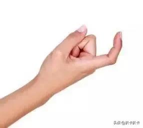 千万别用十种手势,这几种手势千万不要乱做