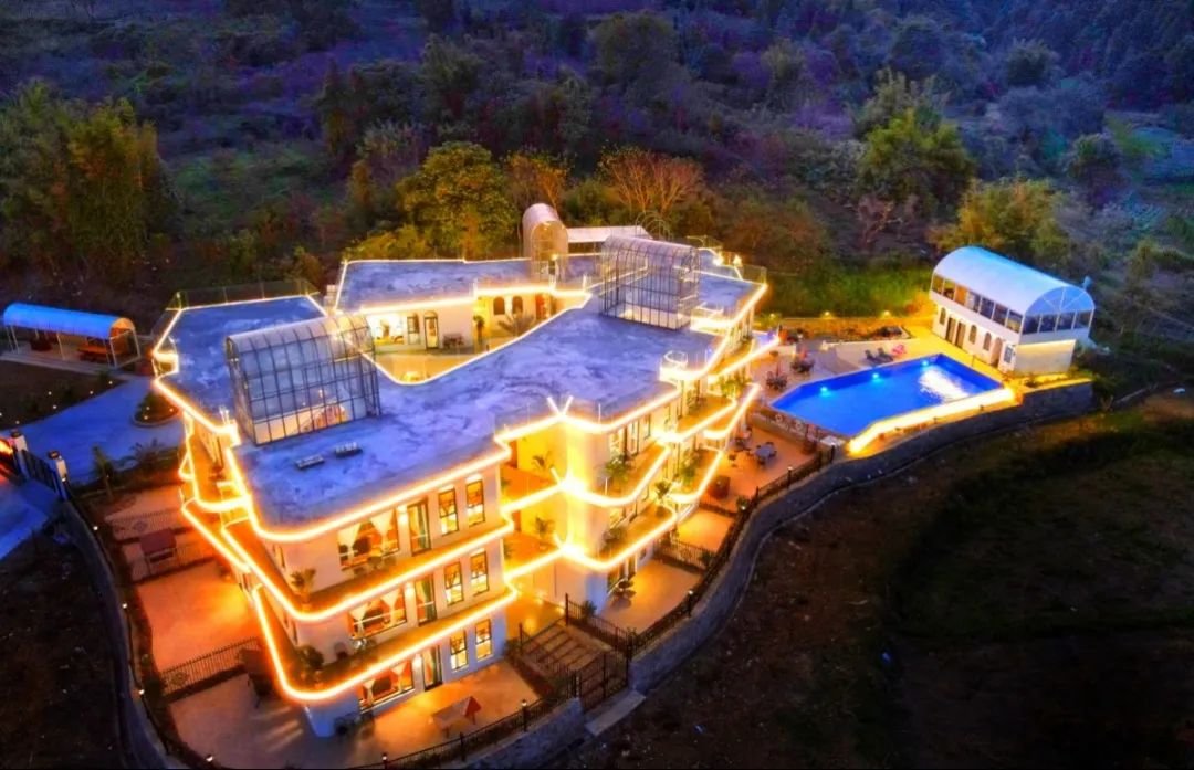 閲戠鍗佹湀鍥藉簡涓鍋囨湡浣忓鏀荤暐,閲戠涔嬬害