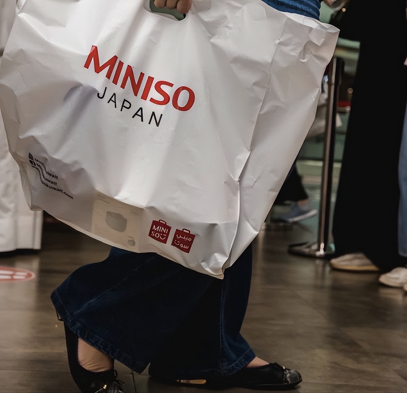 名创优品挂日本国旗真的假的,名创优品日本货是真的吗