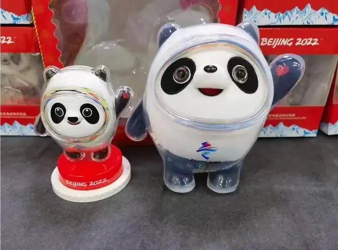 我在寒风中排队3小时,冻成冰墩墩,也没抢到冰墩墩