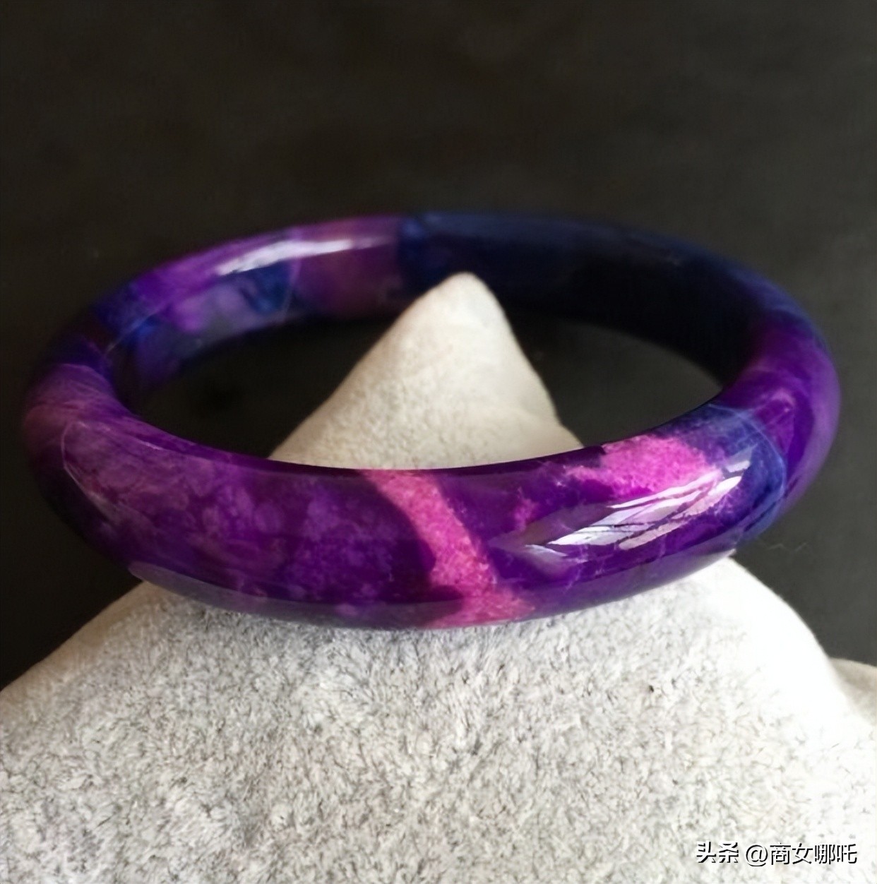 除了金银还有什么首饰,天然宝石制成的手镯