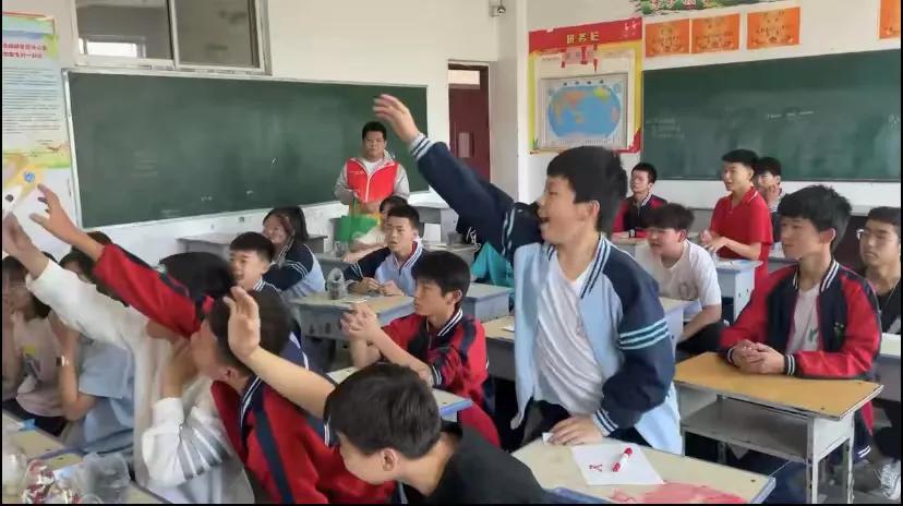 彩虹社工组织的小组活动,彩虹社工民警共构无毒校园