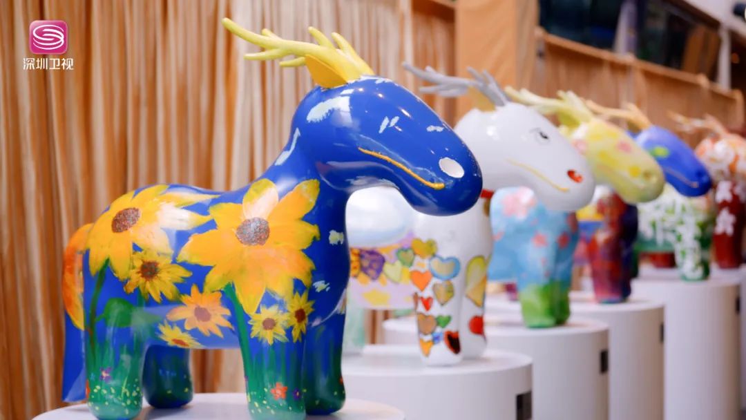 “兰桂坊之父”不喝酒，赛马会CEO属马……今晚21:25《香港，我们的故事》感受东方之珠的魅力