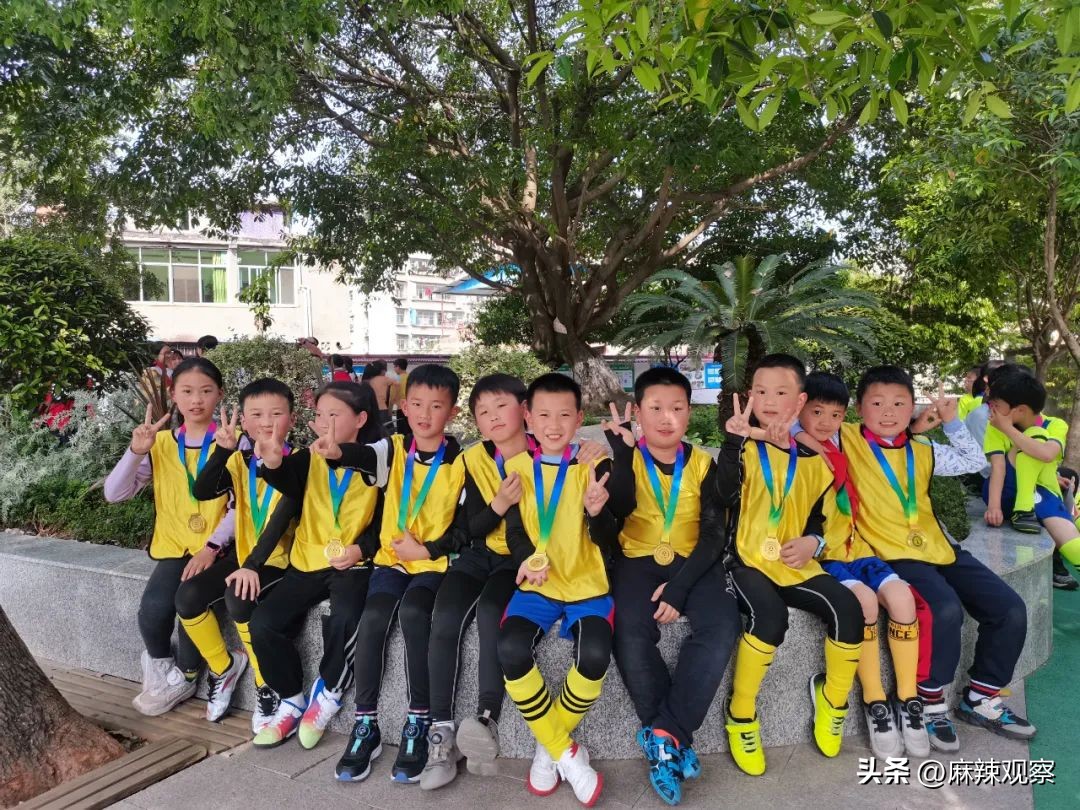 巴中市实验小学向风而行始于足下