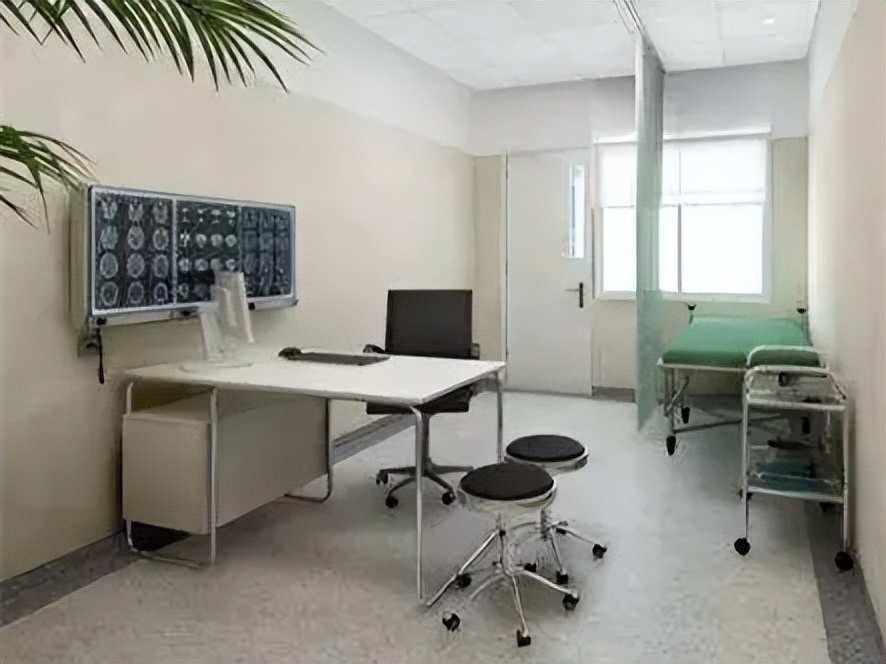 患者男59岁反复胸闷,患者男性59岁因心悸持续一小时