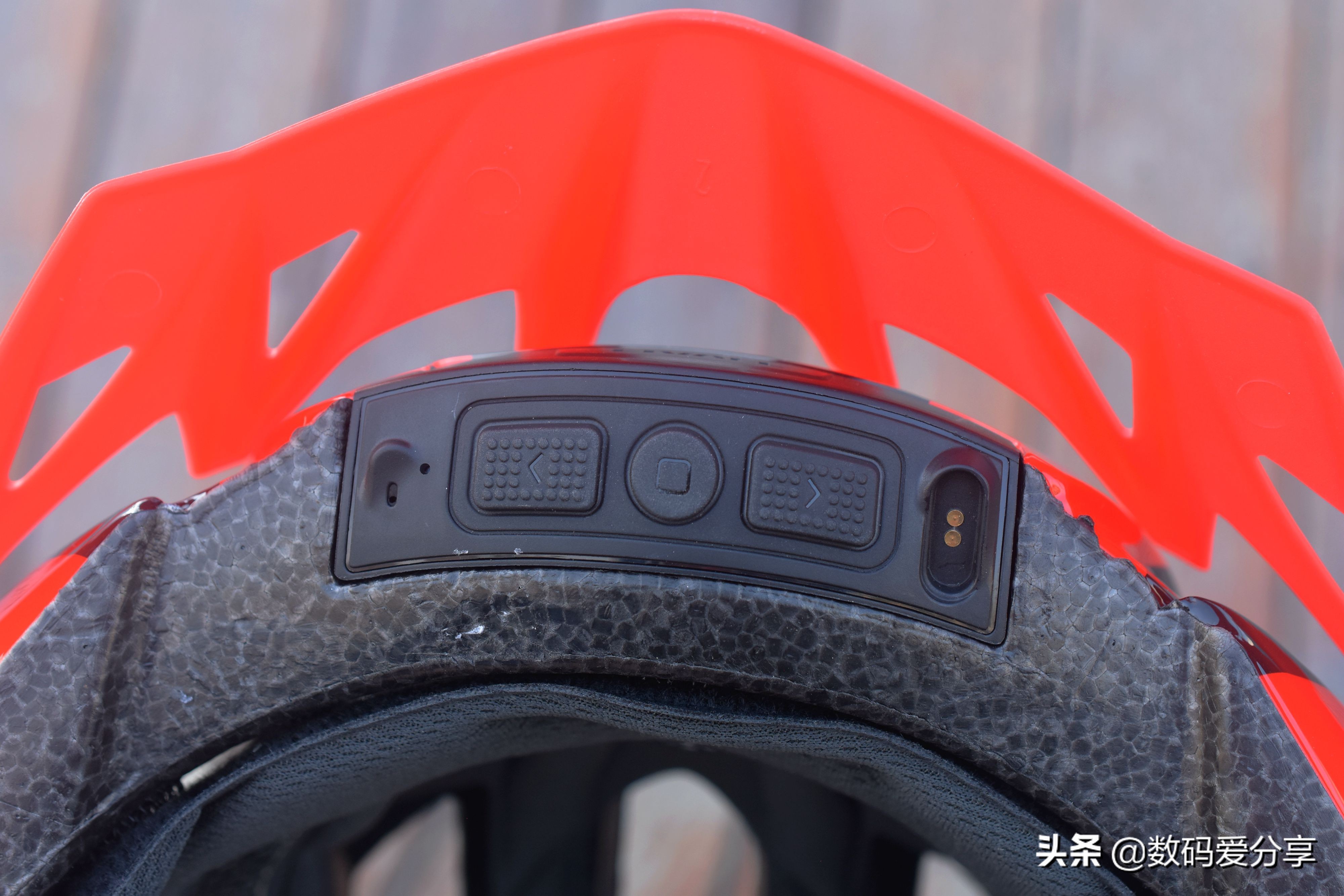 颠覆传统设计的头盔,helmetphonemt1neo智能骑行头盔