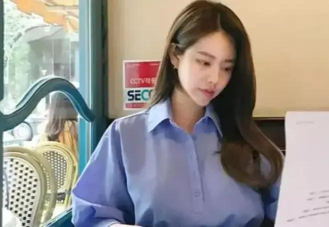 那些在朋友圈宣传微商致富的女人，其实都是在找下家