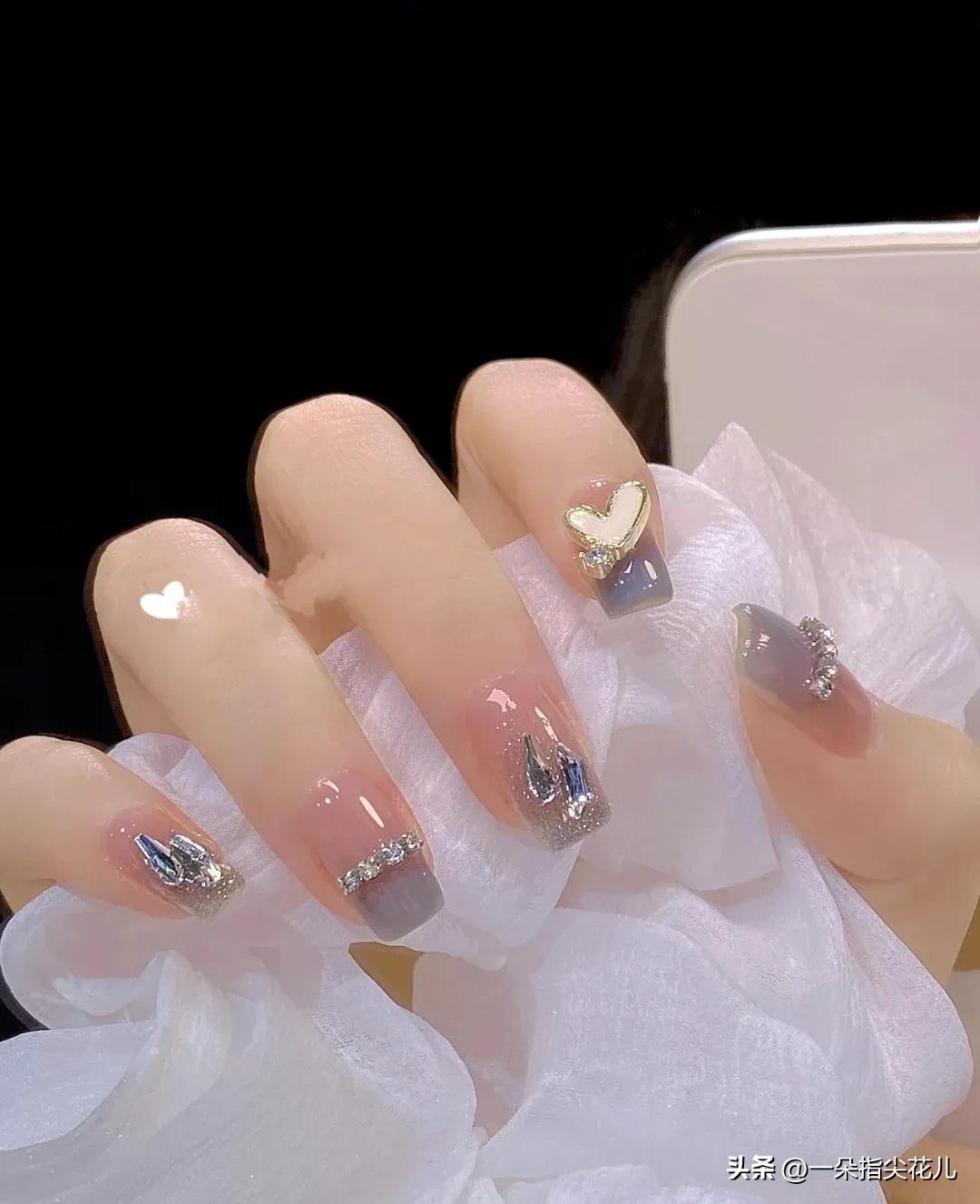 小清新美甲显白绿色,适合短甲小清新美甲