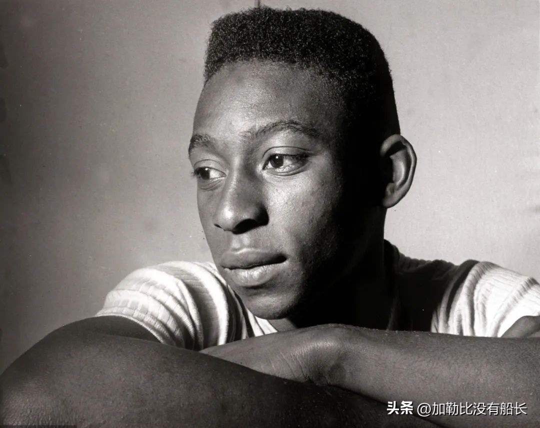 世界足坛近年十大球星,盘点世界体坛巨星退役年龄