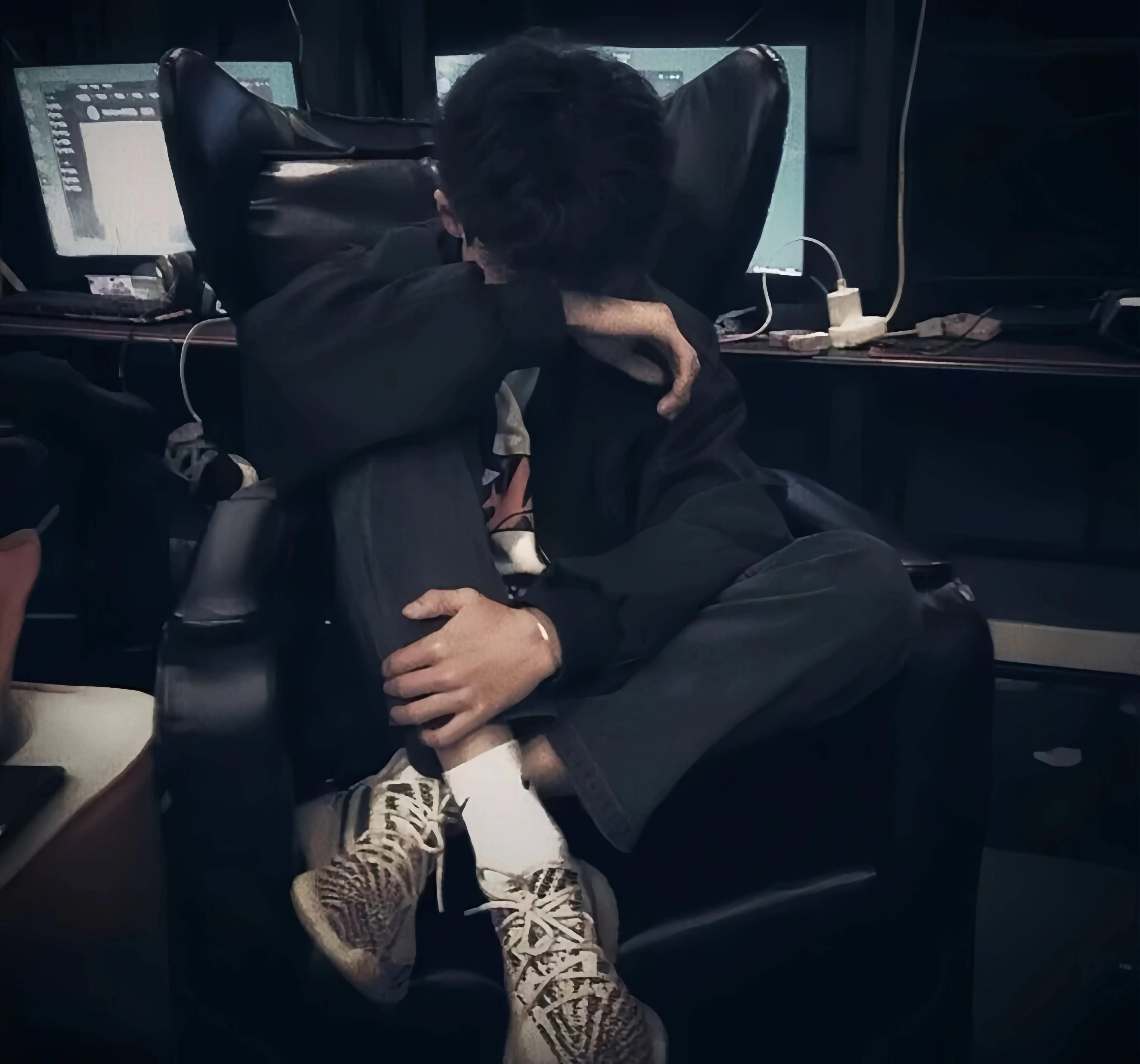 成熟稳重痞帅的男人头像,成熟痞帅男头像