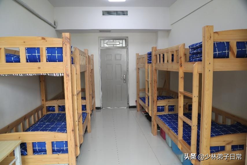 少林武术学校生活,少林塔沟武术学校是嵩山少林寺吗