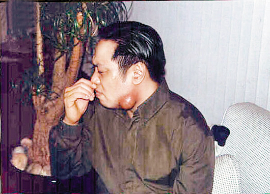 中国穷小子，炒房狂挣20亿，拍拖多位明星，47岁猝死东莞