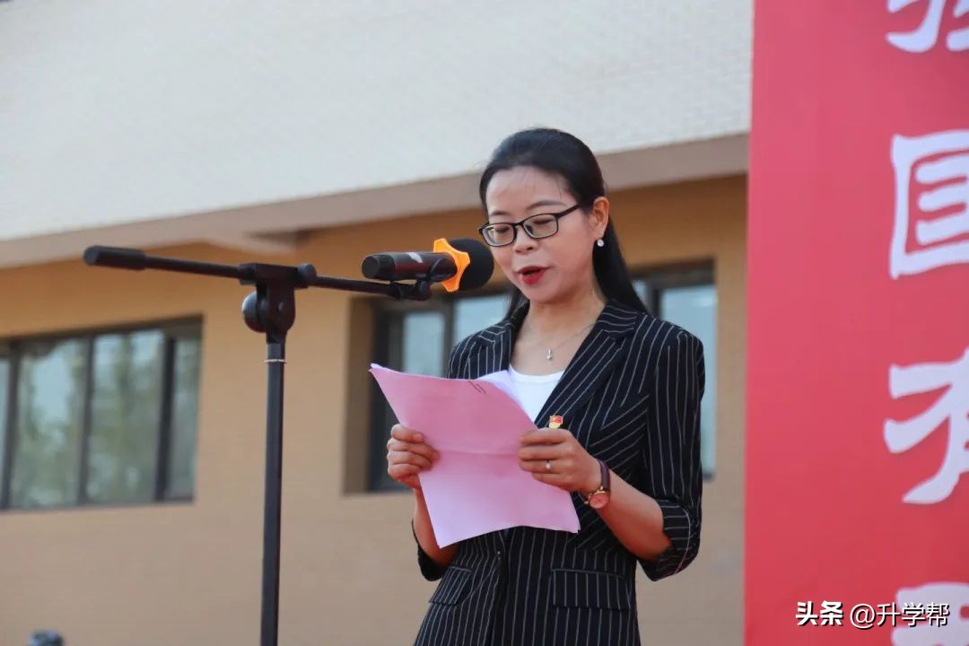 银川能源学院2020级新生军训男,宁夏银川能源学院军训