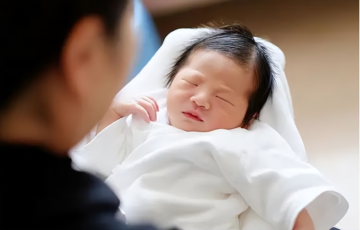 宝宝被育儿嫂打,宝宝被育儿嫂剧烈摇晃