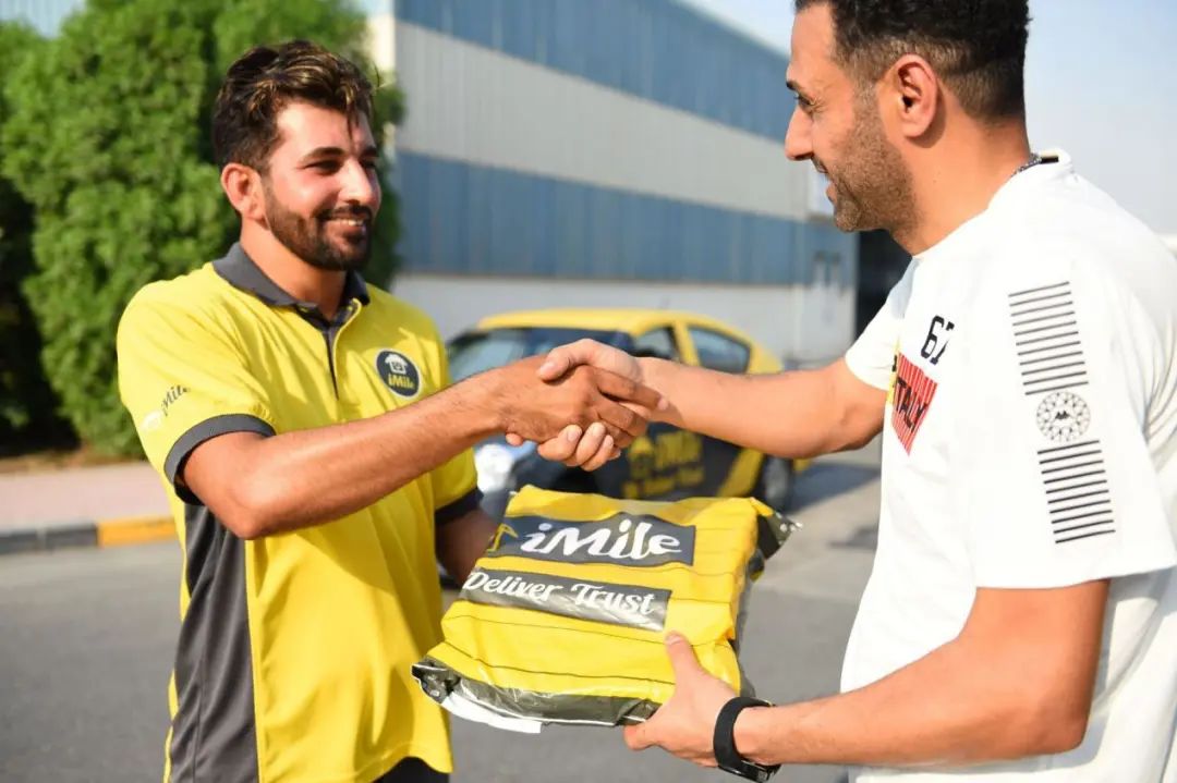 这个中国女人,让中东土豪享受到拆快递的快乐