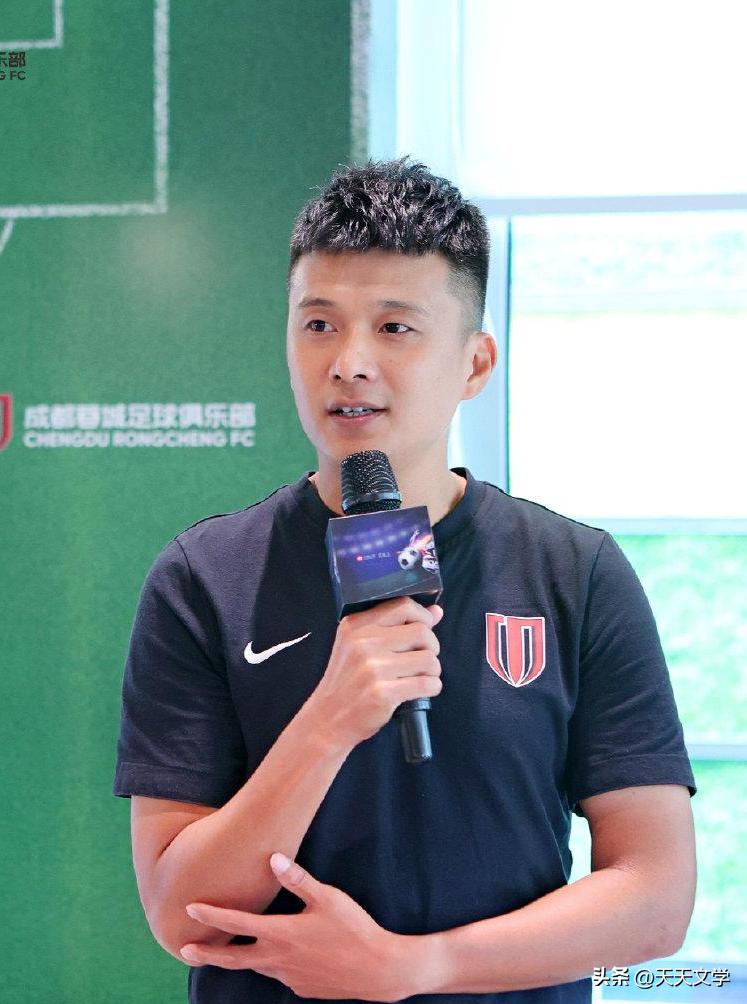 何杨和杨容的婚礼视频,何杨情侣名字