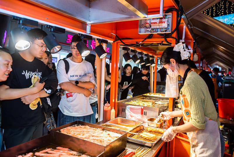 城市路边摊贩烟火气,城市最接地气的小摊小贩