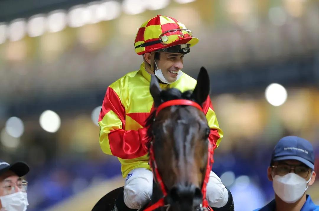 华将发亮～钟易礼谷草首胜蔡明绍力争参与《浪琴国际骑师锦标赛》