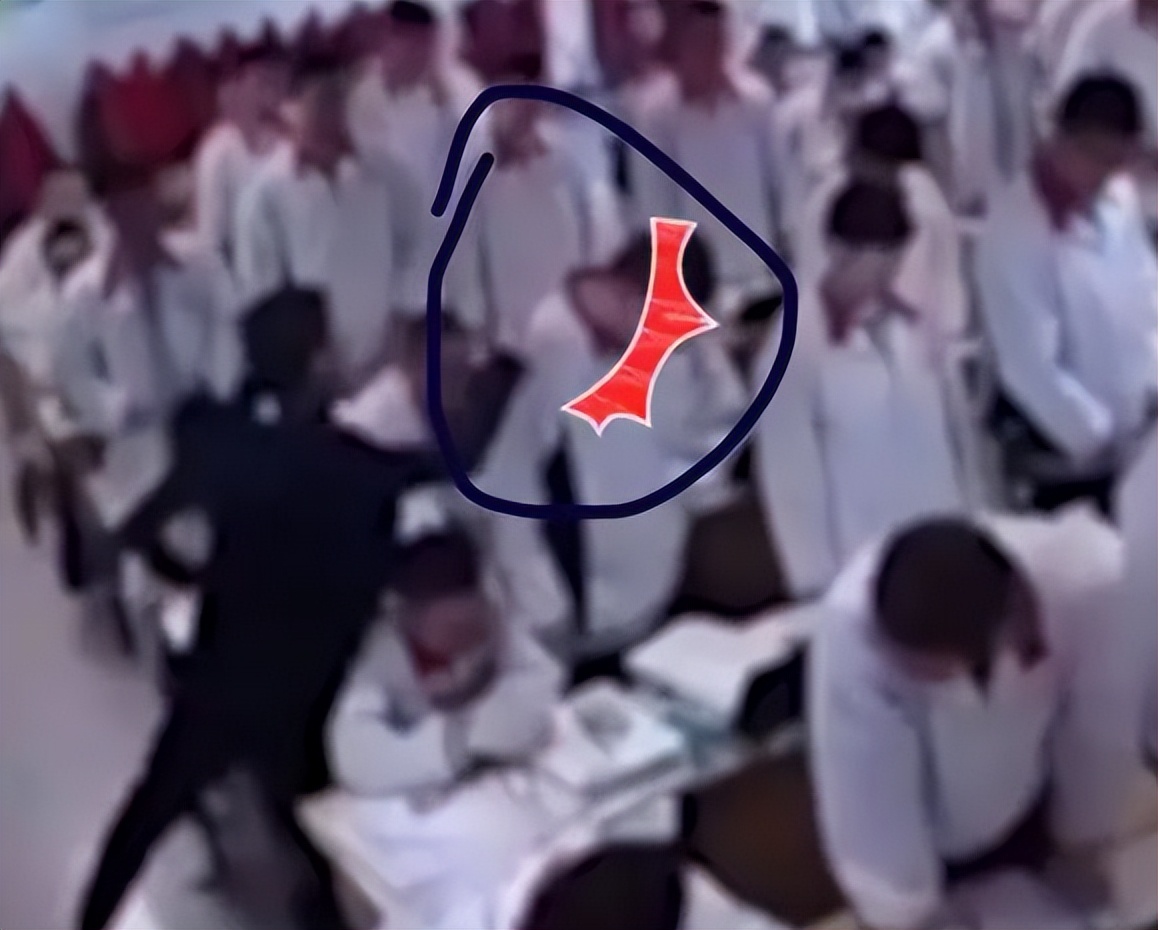 济南一老师掌掴学生,济南一中学老师掌掴脚踹学生