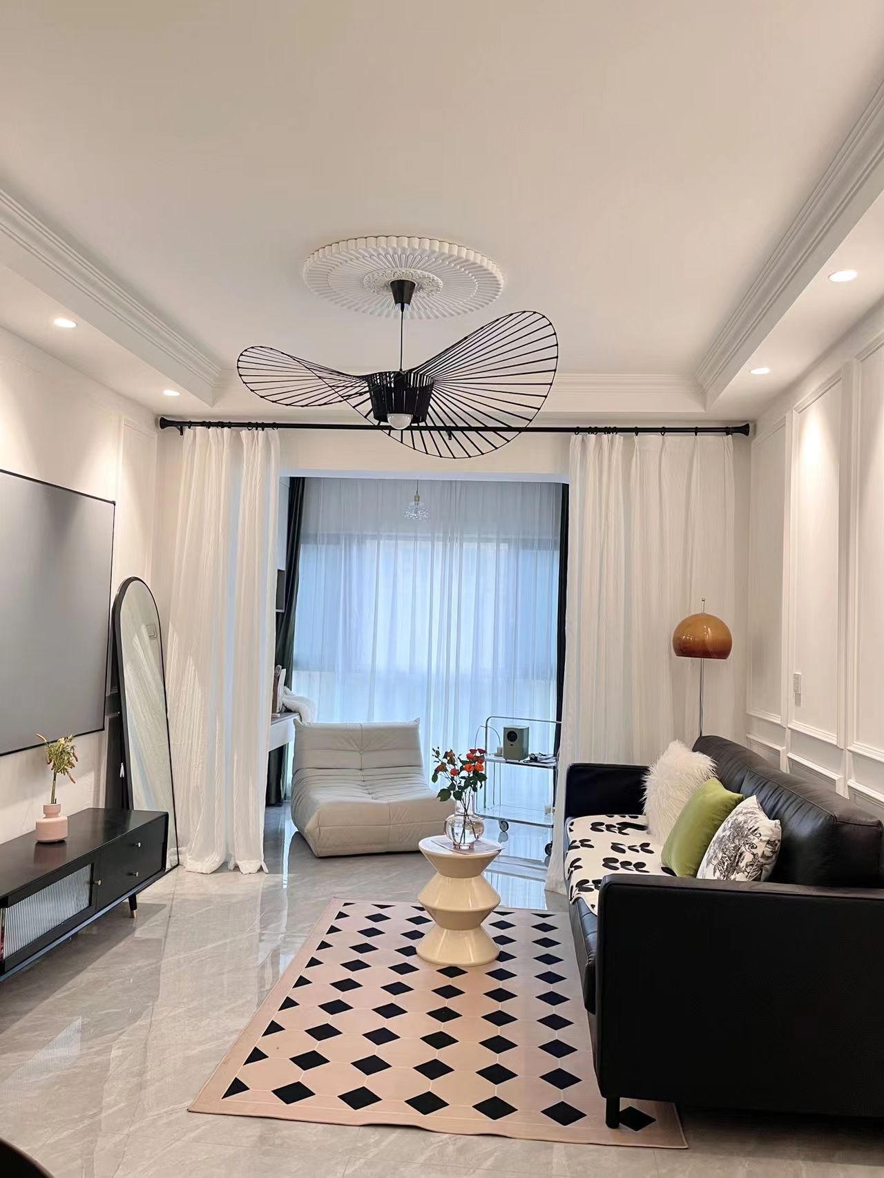 我妈说，皮沙发总算不冷冰冰啦