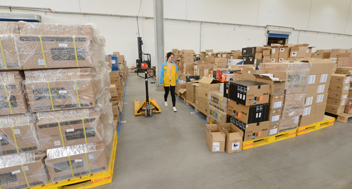 听农民大叔打开窗户说亮话“央行放水万亿”该贷贷贷,该花花花