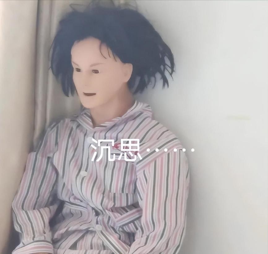 医学院“假人”火了,潦草中透着清澈的愚蠢,医学生:这是我本人